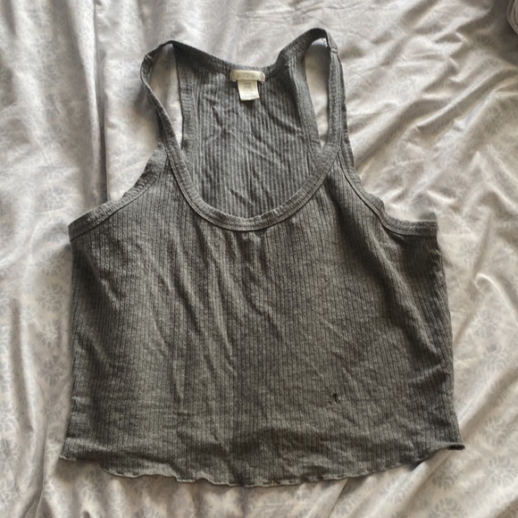 Tops - Picture 5 of 5